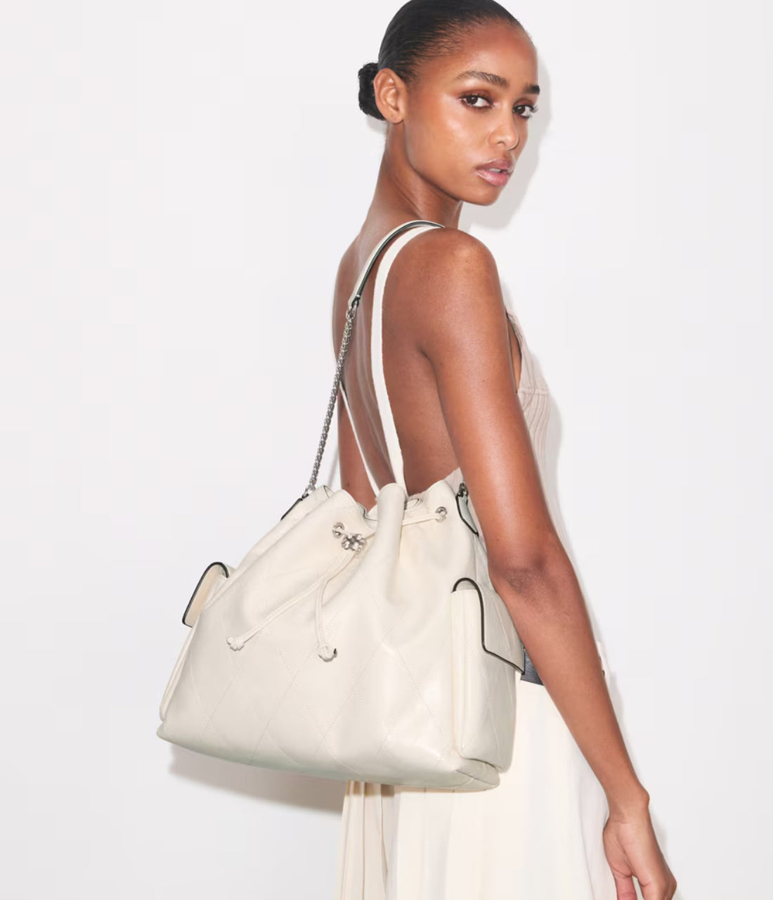 TORY BURCH  CHARLIE QUILTED SUEDE DRAWSTRING SHOULDER BAG(large)