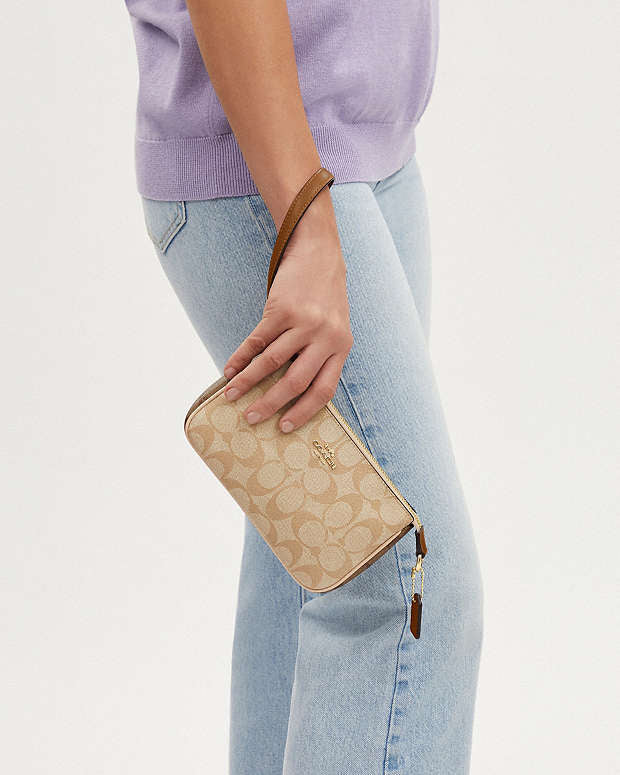 Coach Nolita 19