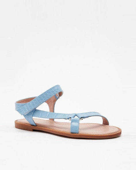 Shoexpress
Textured Sandals with Velcro Fastening