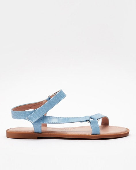 Shoexpress
Textured Sandals with Velcro Fastening