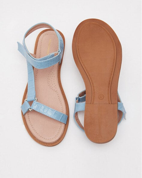 Shoexpress
Textured Sandals with Velcro Fastening