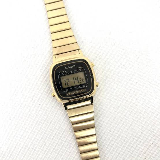 Casio vintage watch(gold with black dial)