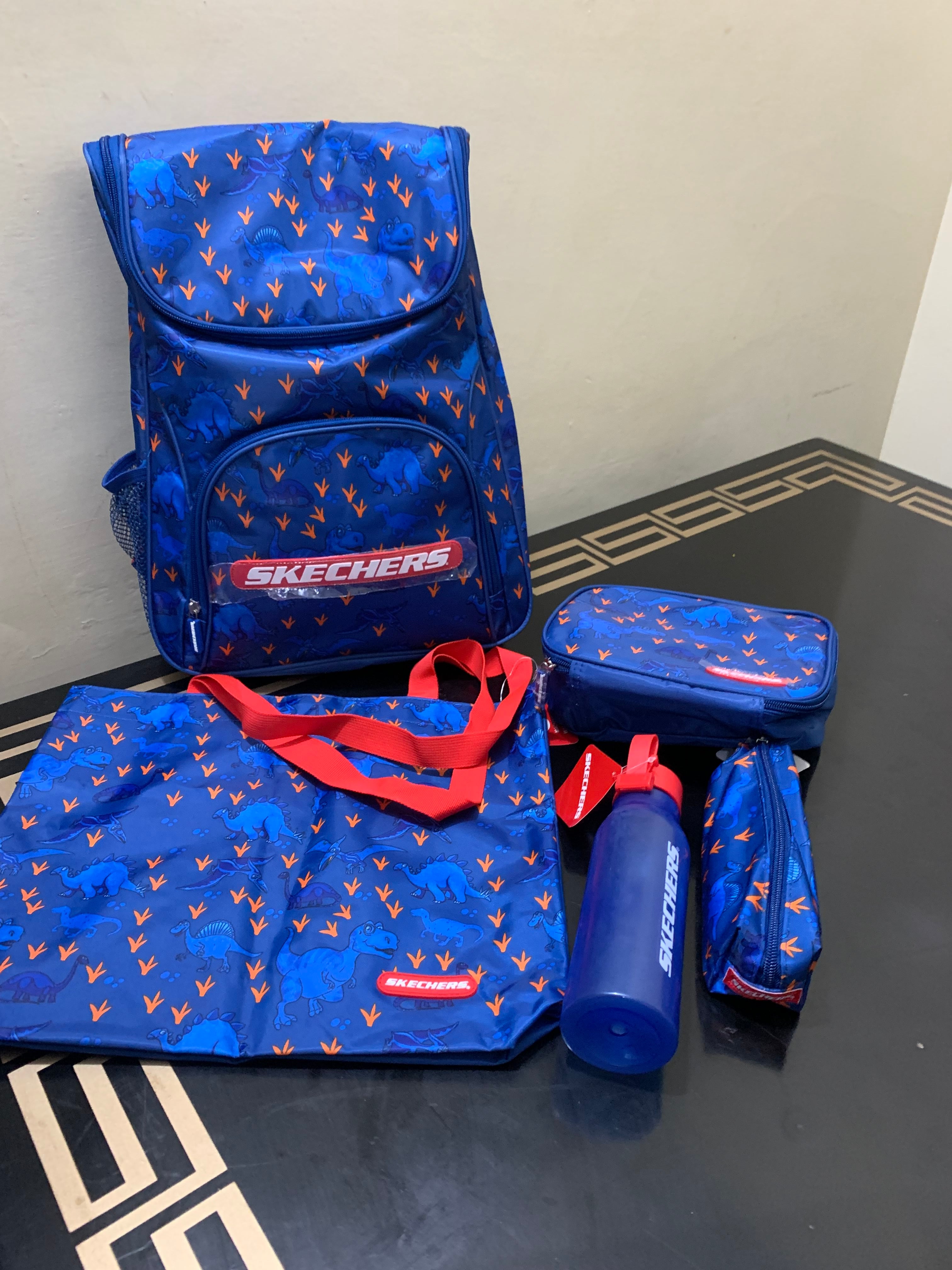 SKECHERS School bag set.